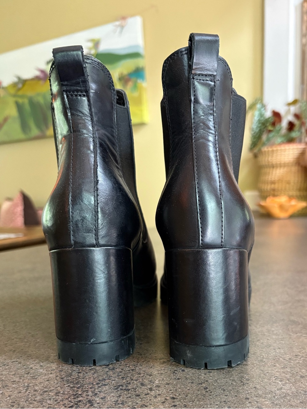 Leather boots, size 7.5, heel and lug sole- very smart! - Picture 5 of 6
